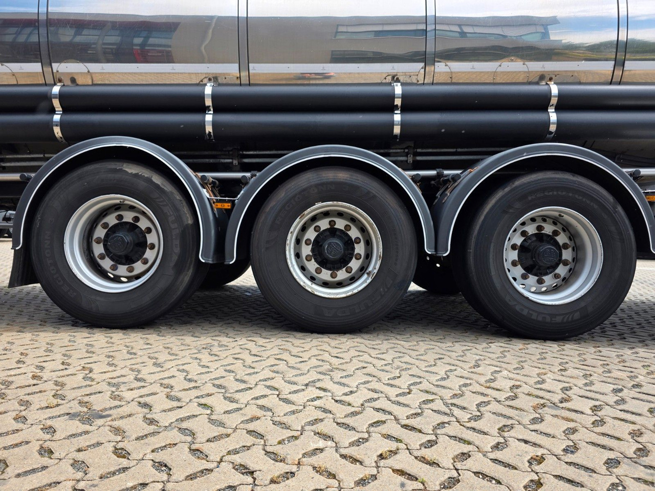 Semi-remorque citerne Eurotank STN27: photos 25 Semi-remorque citerne Eurotank STN27: photos 25