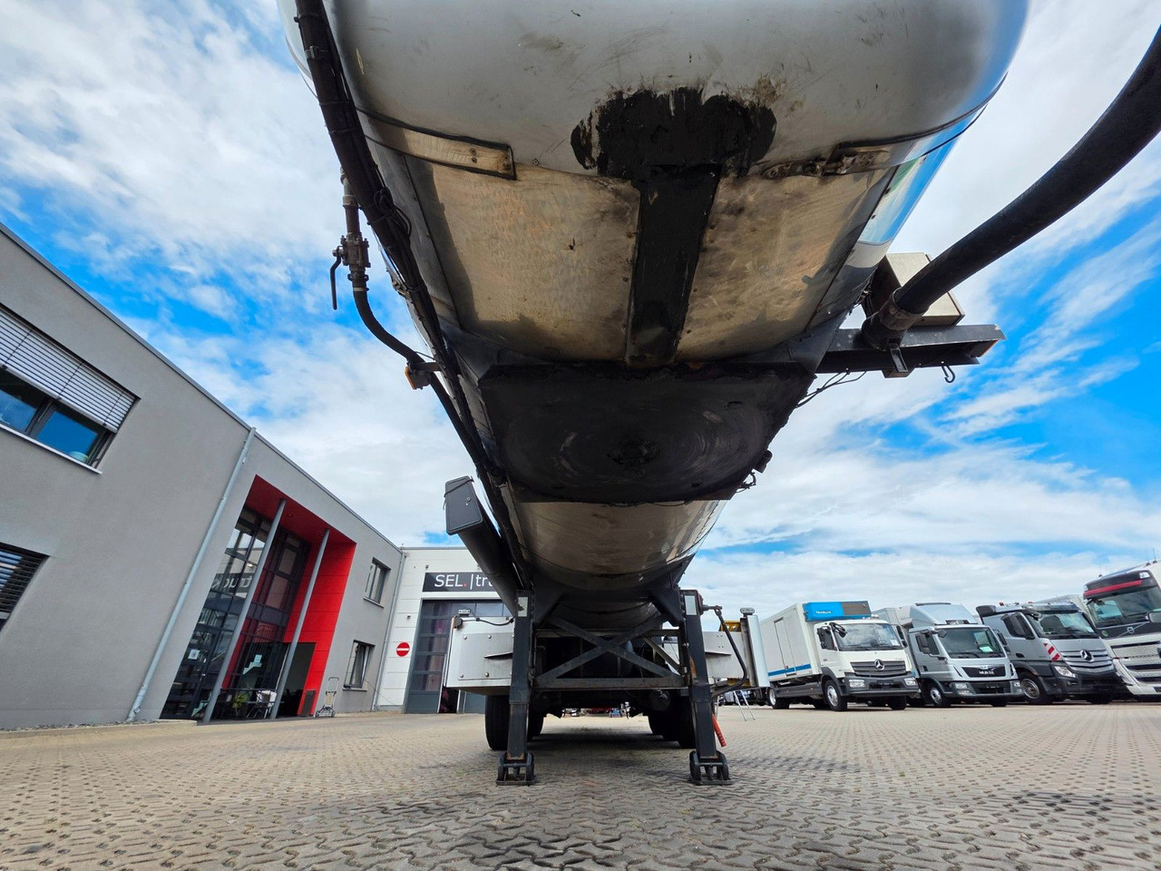 Semi-remorque citerne Eurotank STN27: photos 9 Semi-remorque citerne Eurotank STN27: photos 9