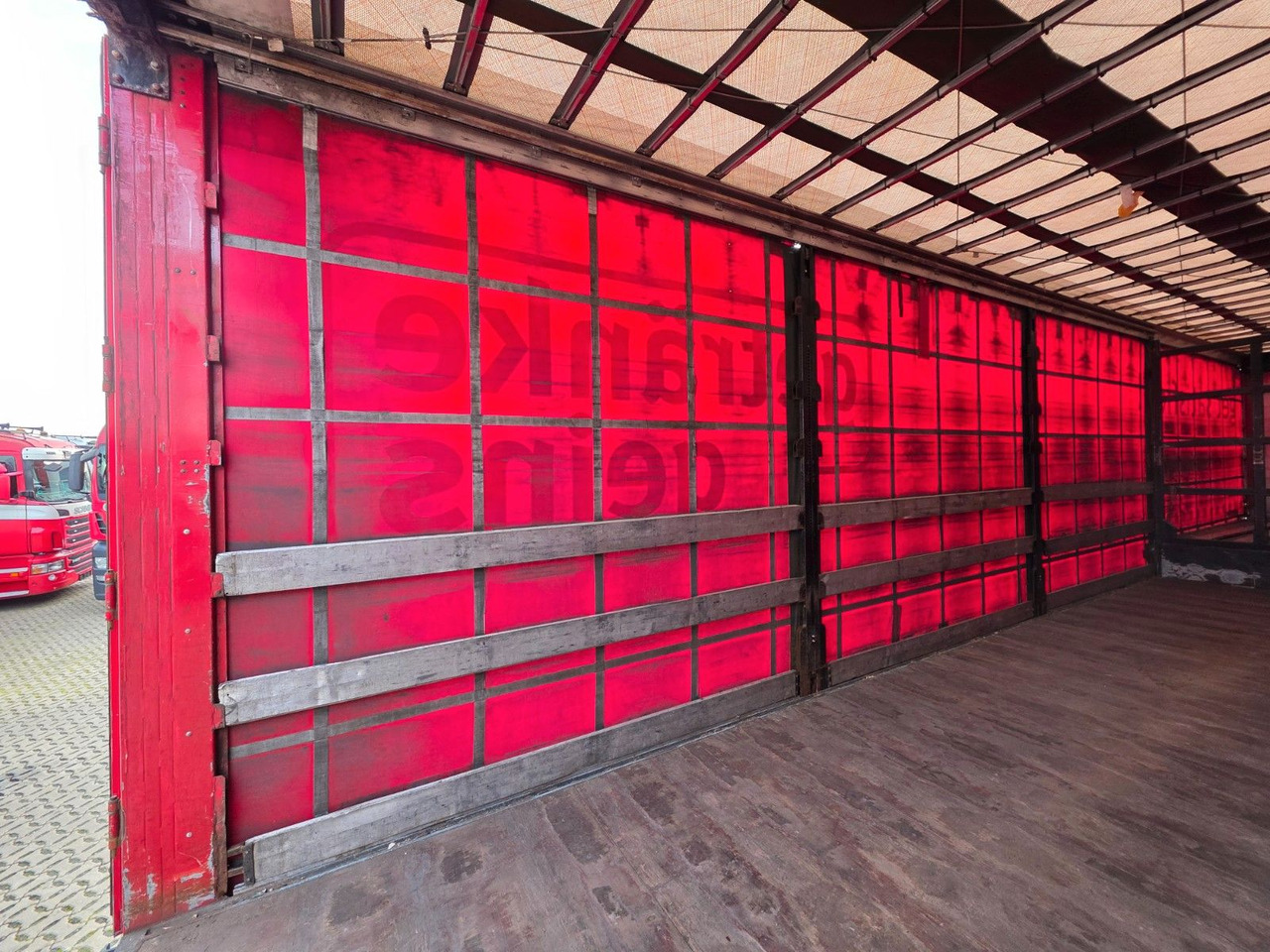 Semi-remorque pour le transport de boissons Schwarzmüller SJ / Liftachse / Schwanenhals: photos 13