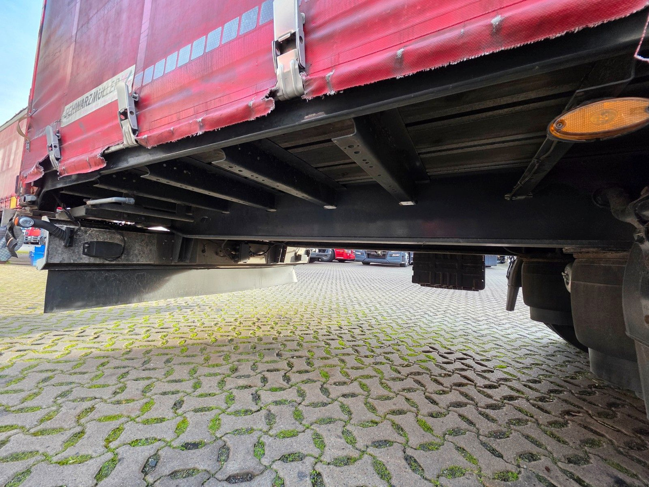 Semi-remorque pour le transport de boissons Schwarzmüller SJ / Liftachse / Schwanenhals: photos 21