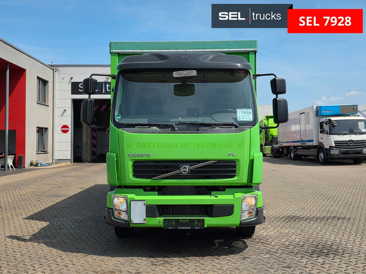 Volvo FL 240 - Camion à rideaux coulissants: photos 2 Volvo FL 240 - Camion à rideaux coulissants: photos 2