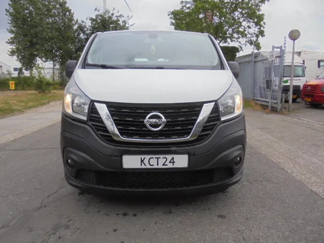 Nissan NV 300 - Bus: photos 2 Nissan NV 300 - Bus: photos 2