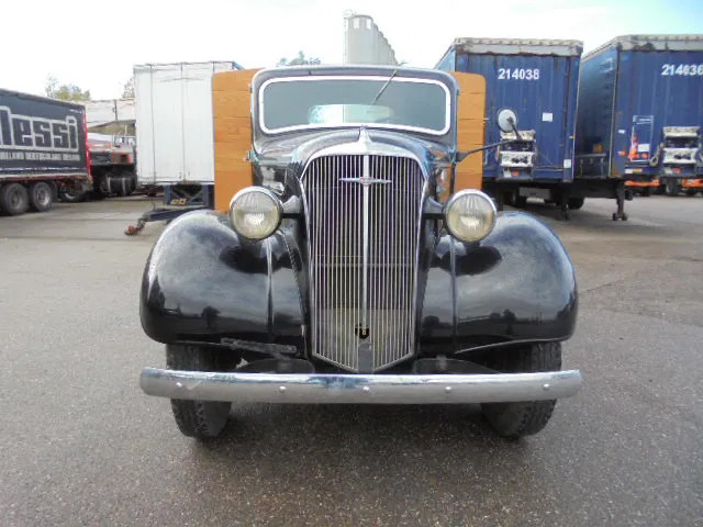 Chevrolet 1 1/2 TON FLATBED - Camion plateau: photos 2 Chevrolet 1 1/2 TON FLATBED - Camion plateau: photos 2