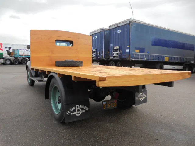 Chevrolet 1 1/2 TON FLATBED - Camion plateau: photos 5 Chevrolet 1 1/2 TON FLATBED - Camion plateau: photos 5