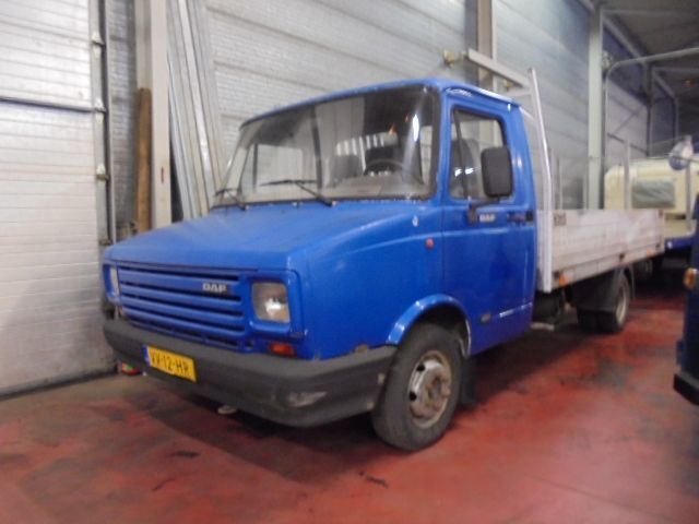 DAF 400 400 - Camion plateau: photos 1 DAF 400 400 - Camion plateau: photos 1