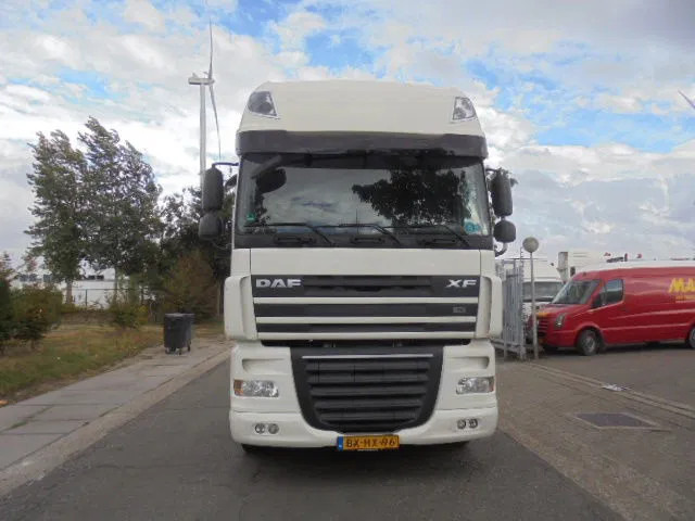 DAF XF 105 410 NL truck - Camion porte-conteneur/ Caisse mobile: photos 2 DAF XF 105 410 NL truck - Camion porte-conteneur/ Caisse mobile: photos 2