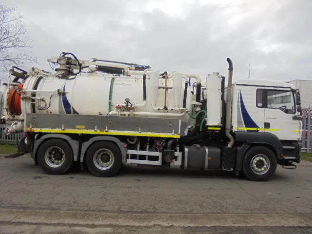 MAN TGA 26.400 6X4 Manual - Camion vidangeur: photos 3 MAN TGA 26.400 6X4 Manual - Camion vidangeur: photos 3