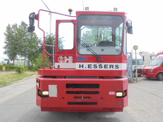 MOL YM225/4X2 40KM/H - Tracteur portuaire: photos 2 MOL YM225/4X2 40KM/H - Tracteur portuaire: photos 2