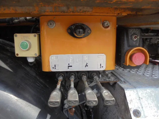 Camion pompe Mercedes-Benz Actros 4144 8X4 SANY 56M BETONPOMP: photos 18 Camion pompe Mercedes-Benz Actros 4144 8X4 SANY 56M BETONPOMP: photos 18