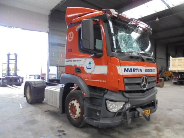 Mercedes-Benz Antos 1832 CABINE SCHADE - Tracteur routier: photos 3 Mercedes-Benz Antos 1832 CABINE SCHADE - Tracteur routier: photos 3