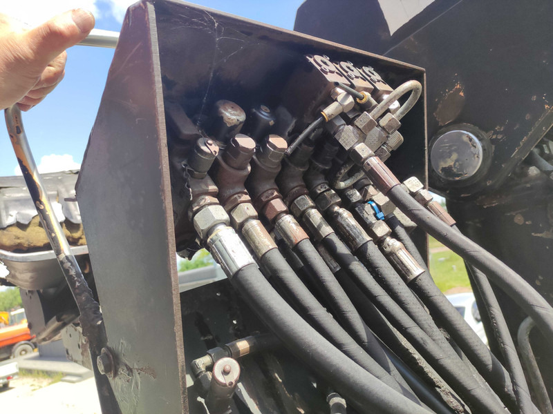 Grue auxiliaire pour Camion HMF 1703 K3 loader crane: photos 8