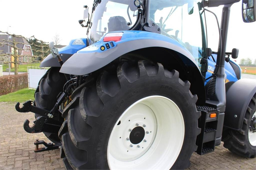 New Holland T6.155 - Tracteur agricole: photos 5 New Holland T6.155 - Tracteur agricole: photos 5