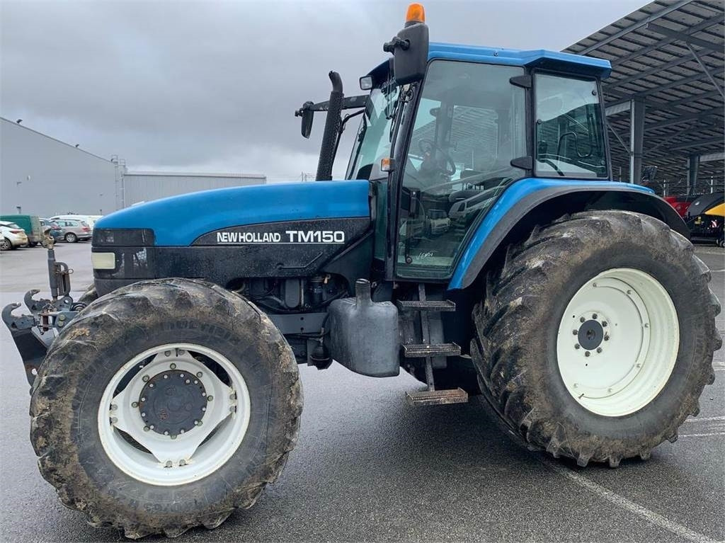 New Holland TM150 - Tracteur agricole: photos 1 New Holland TM150 - Tracteur agricole: photos 1