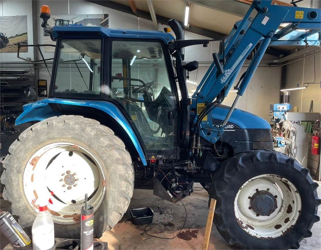 New Holland TS 90 - Tracteur agricole: photos 3 New Holland TS 90 - Tracteur agricole: photos 3