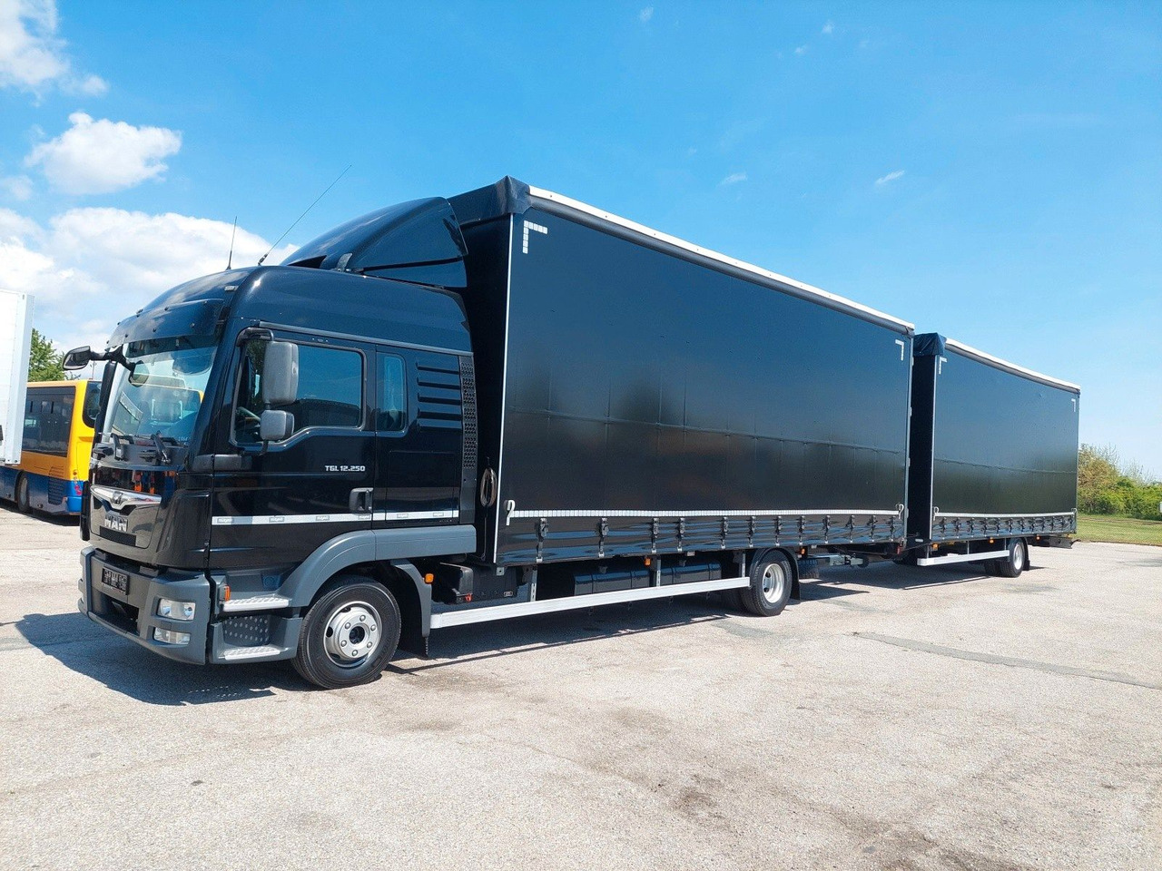 MAN TGL 12.250 BL 4x2 + Anhänger KONAR 38 Paletten - Camion à rideaux coulissants: photos 1 MAN TGL 12.250 BL 4x2 + Anhänger KONAR 38 Paletten - Camion à rideaux coulissants: photos 1
