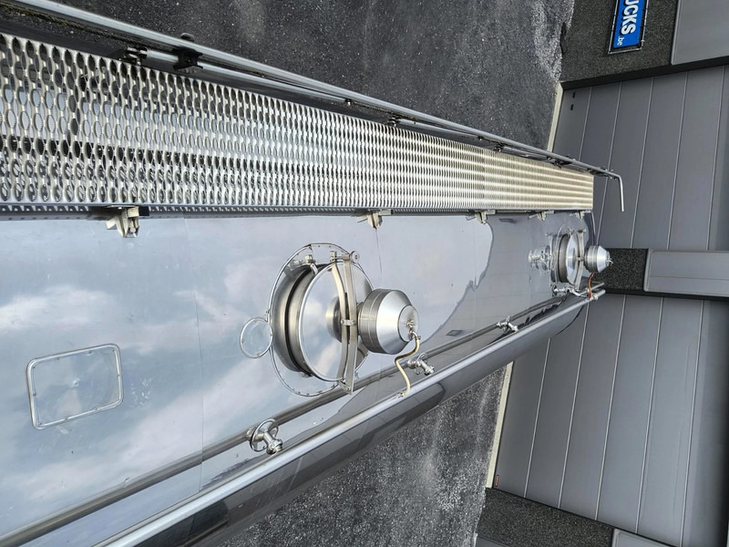 Semi-remorque citerne pour transport de lait ETA 25000L INSULATED INOX TANK - 2 COMP: photos 10 Semi-remorque citerne pour transport de lait ETA 25000L INSULATED INOX TANK - 2 COMP: photos 10
