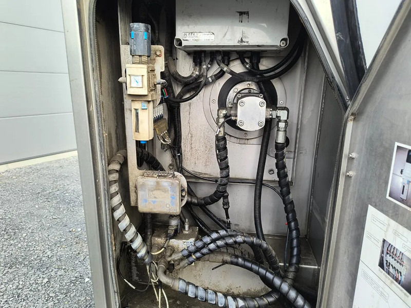 Semi-remorque citerne pour transport de lait ETA 29000L INSULATED INOX TANK - 1 COMP - PUMP: photos 10 Semi-remorque citerne pour transport de lait ETA 29000L INSULATED INOX TANK - 1 COMP - PUMP: photos 10