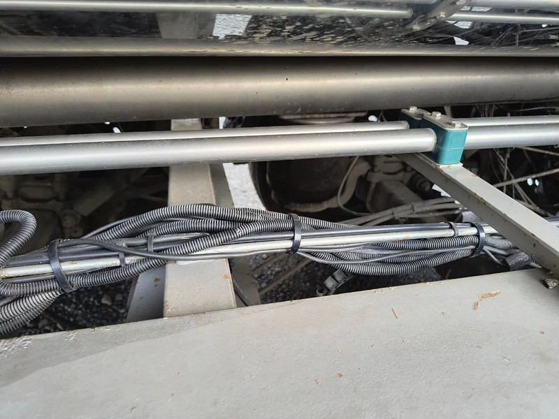 Semi-remorque citerne pour transport de lait ETA 29000L INSULATED INOX TANK - 1 COMP - PUMP: photos 11 Semi-remorque citerne pour transport de lait ETA 29000L INSULATED INOX TANK - 1 COMP - PUMP: photos 11