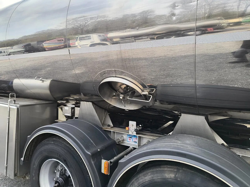 Semi-remorque citerne pour transport de lait ETA 29000L INSULATED INOX TANK - 1 COMP - PUMP: photos 19 Semi-remorque citerne pour transport de lait ETA 29000L INSULATED INOX TANK - 1 COMP - PUMP: photos 19