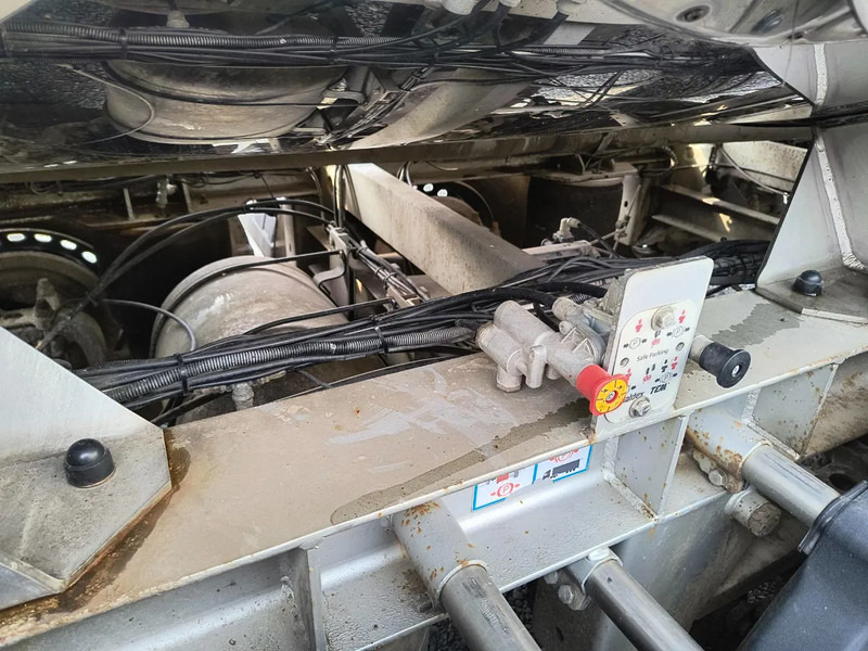 Semi-remorque citerne pour transport de lait ETA 29000L INSULATED INOX TANK - 1 COMP - PUMP: photos 16 Semi-remorque citerne pour transport de lait ETA 29000L INSULATED INOX TANK - 1 COMP - PUMP: photos 16