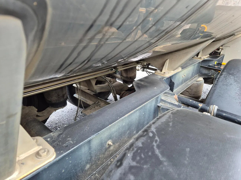 Semi-remorque citerne pour transport de lait Magyar 29000L INSULATED INOX TANK - 1 COMP: photos 19 Semi-remorque citerne pour transport de lait Magyar 29000L INSULATED INOX TANK - 1 COMP: photos 19