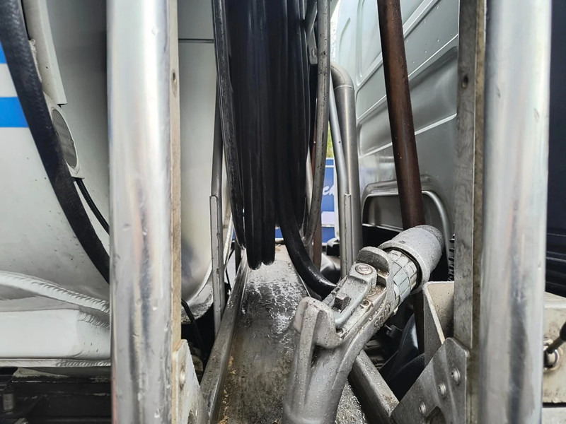 Camion citerne pour transport de carburant Renault Premium 270 13500 L FUEL / CARBURANT TRUCK - 5 COMP/ A LAMES: photos 14