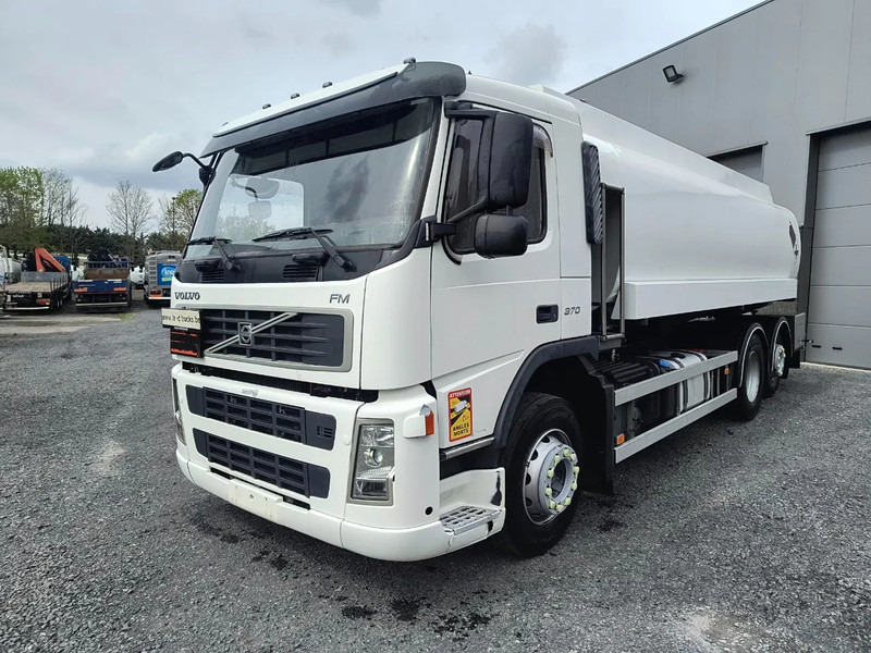 Volvo FM 370 18000L FUEL/CARBURANT - 5 COMP - Camion citerne: photos 1 Volvo FM 370 18000L FUEL/CARBURANT - 5 COMP - Camion citerne: photos 1