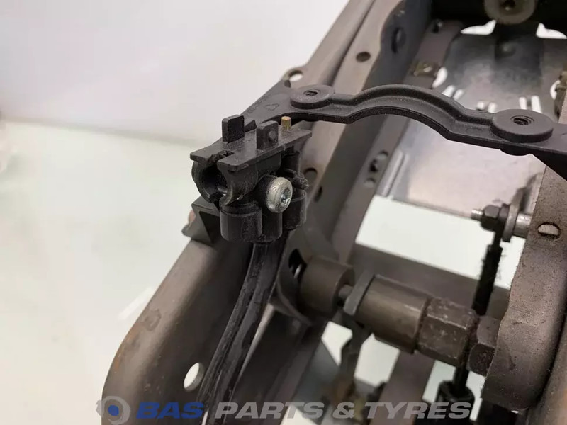 DAF Stuurkolom DAF 1813615 - Colonne de direction pour Camion: photos 3 DAF Stuurkolom DAF 1813615 - Colonne de direction pour Camion: photos 3