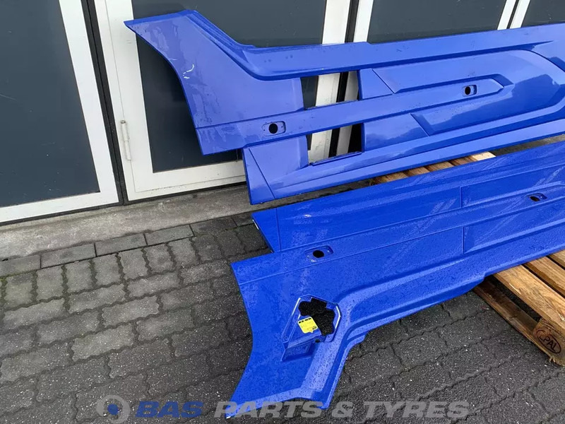 DAF XG Sideskirt Set DAF 2292740 - Carrosserie et extérieur pour Camion: photos 3 DAF XG Sideskirt Set DAF 2292740 - Carrosserie et extérieur pour Camion: photos 3