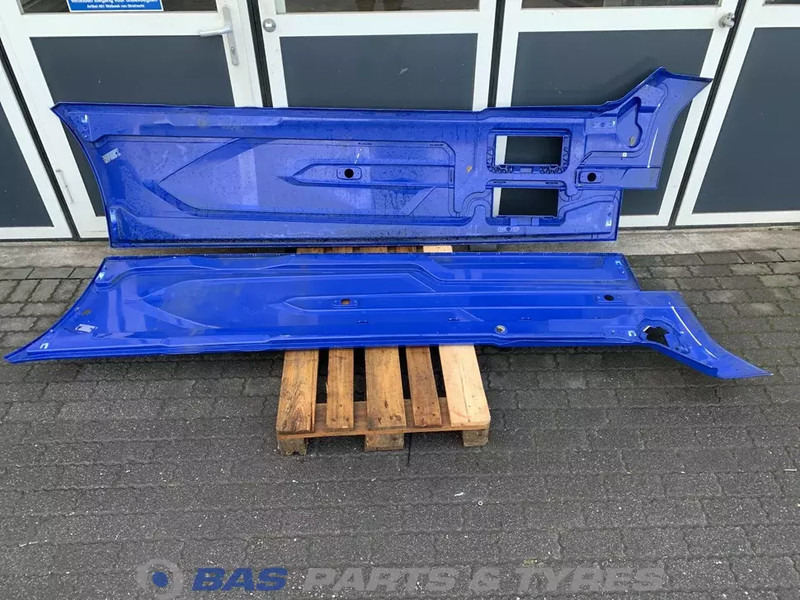 DAF XG Sideskirt Set DAF 2292740 - Carrosserie et extérieur pour Camion: photos 4 DAF XG Sideskirt Set DAF 2292740 - Carrosserie et extérieur pour Camion: photos 4