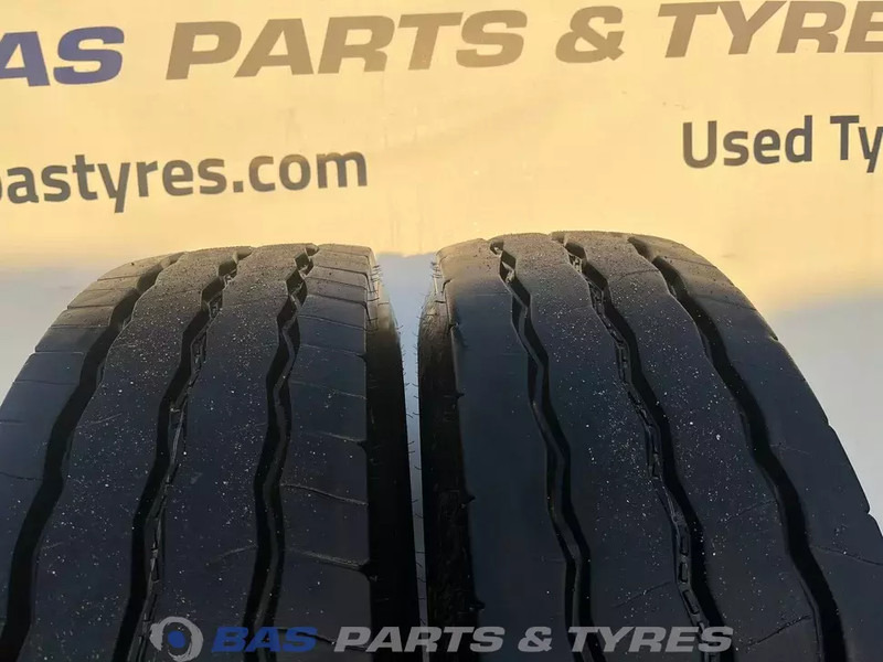 Goodyear Goodyear 13R22.5 Omnitrac S 156/150 K M+S 3PMSF gebruikte set - Pneu pour Camion: photos 2 Goodyear Goodyear 13R22.5 Omnitrac S 156/150 K M+S 3PMSF gebruikte set - Pneu pour Camion: photos 2