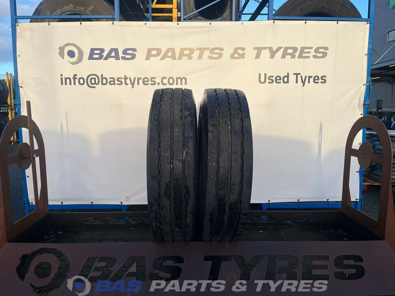 Goodyear Goodyear 13R22.5 Omnitrac S 156/150 K M+S 3PMSF gebruikte set - Pneu pour Camion: photos 1 Goodyear Goodyear 13R22.5 Omnitrac S 156/150 K M+S 3PMSF gebruikte set - Pneu pour Camion: photos 1