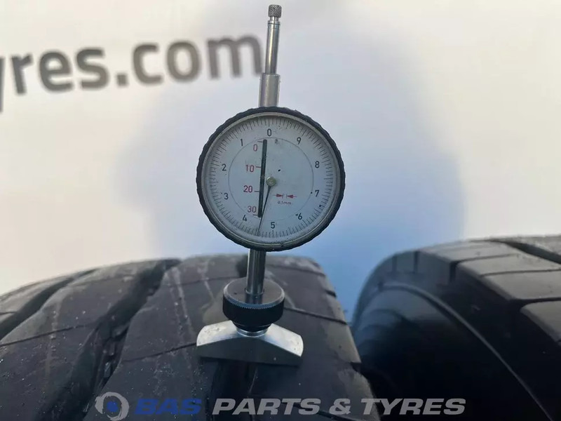 Goodyear Goodyear 13R22.5 Omnitrac S 156/150 K M+S 3PMSF gebruikte set - Pneu pour Camion: photos 3 Goodyear Goodyear 13R22.5 Omnitrac S 156/150 K M+S 3PMSF gebruikte set - Pneu pour Camion: photos 3