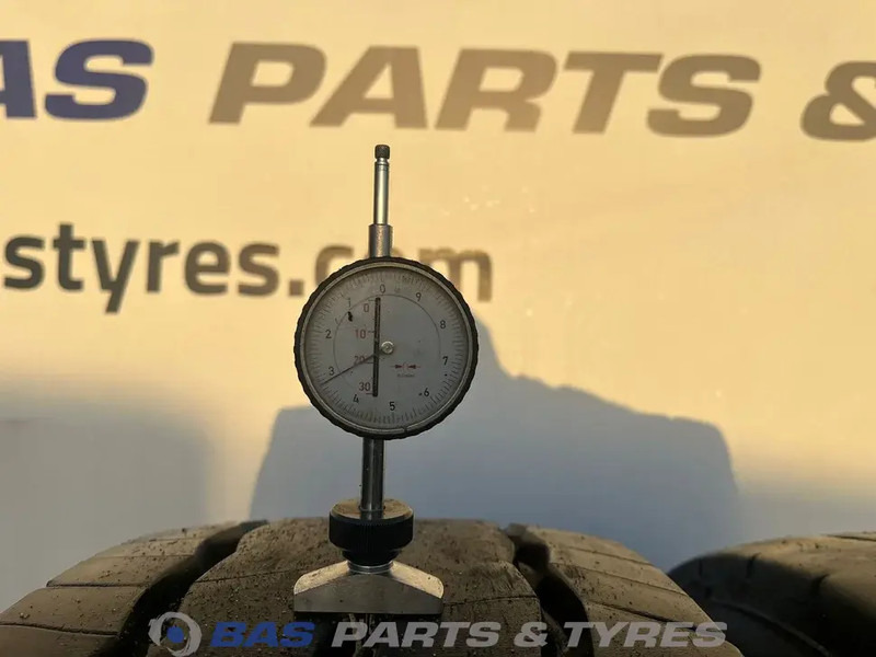 Goodyear Goodyear 13R22.5 Omnitrac S 156/150 K M+S 3PMSF gebruikte set - Pneu pour Camion: photos 3 Goodyear Goodyear 13R22.5 Omnitrac S 156/150 K M+S 3PMSF gebruikte set - Pneu pour Camion: photos 3