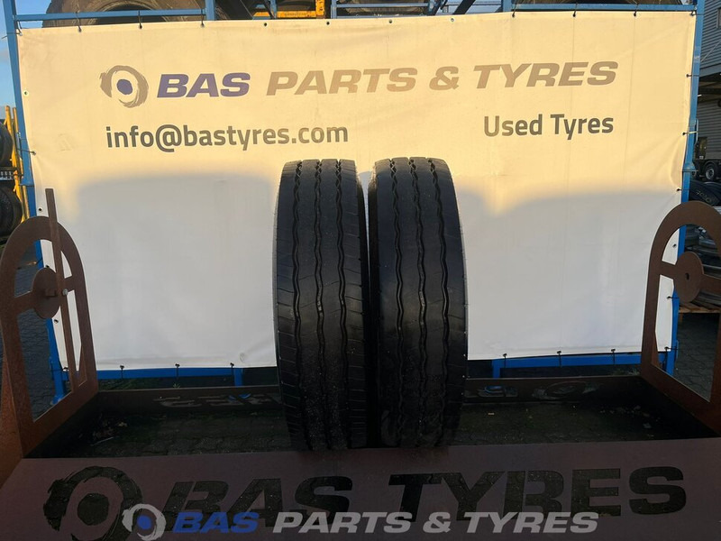 Goodyear Goodyear 13R22.5 Omnitrac S 156/150 K M+S 3PMSF gebruikte set - Pneu pour Camion: photos 1 Goodyear Goodyear 13R22.5 Omnitrac S 156/150 K M+S 3PMSF gebruikte set - Pneu pour Camion: photos 1