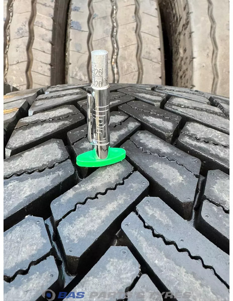 Goodyear Goodyear 295/80R22.5 152/148 K M+S 3PMSF gebruikte set - Pneu pour Camion: photos 3 Goodyear Goodyear 295/80R22.5 152/148 K M+S 3PMSF gebruikte set - Pneu pour Camion: photos 3