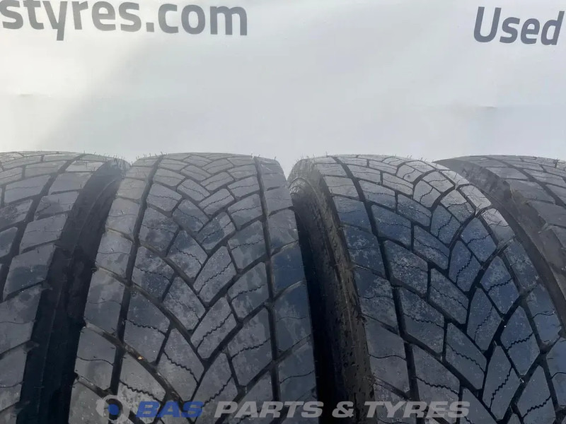Goodyear Goodyear 295/80R22.5 152/148 K M+S 3PMSF gebruikte set - Pneu pour Camion: photos 2 Goodyear Goodyear 295/80R22.5 152/148 K M+S 3PMSF gebruikte set - Pneu pour Camion: photos 2