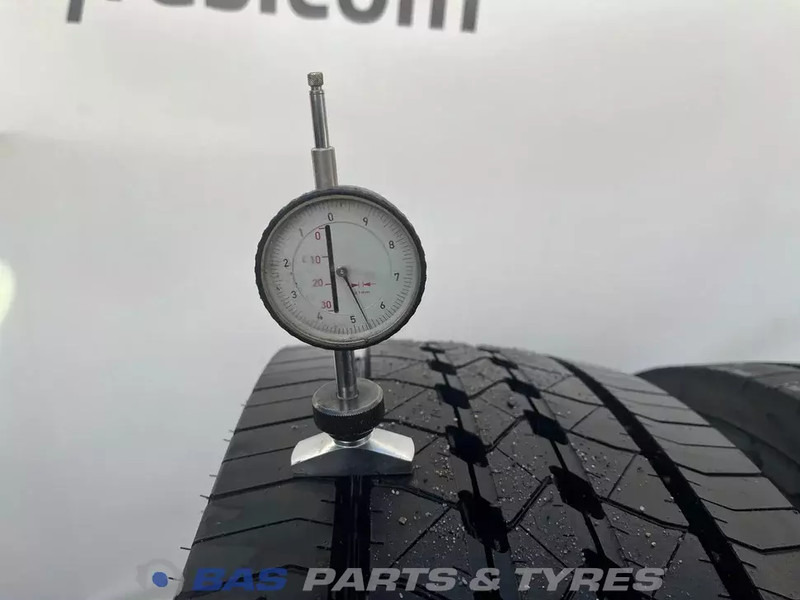 Goodyear Goodyear 295/80R22.5 154/149 M M+S 3PMSF gebruikte set - Pneu pour Camion: photos 3 Goodyear Goodyear 295/80R22.5 154/149 M M+S 3PMSF gebruikte set - Pneu pour Camion: photos 3