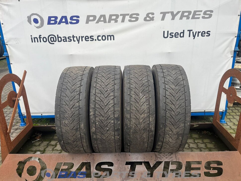 Goodyear Goodyear 315/70R22.5 154/152 M+S 3PMSF gebruikte set - Pneu pour Camion: photos 1 Goodyear Goodyear 315/70R22.5 154/152 M+S 3PMSF gebruikte set - Pneu pour Camion: photos 1