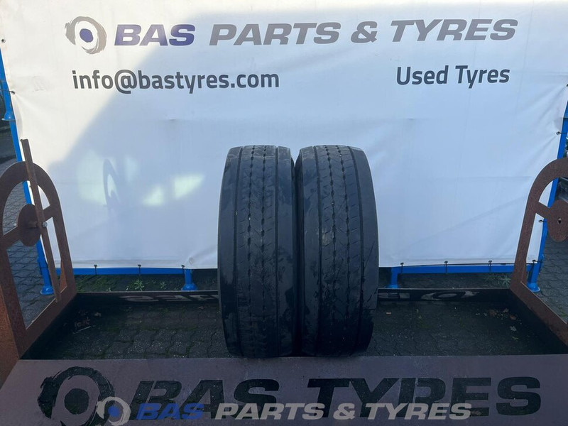 Goodyear Goodyear 315/70R22.5 156/150 M+S 3PMSF gebruikte set - Pneu pour Camion: photos 1 Goodyear Goodyear 315/70R22.5 156/150 M+S 3PMSF gebruikte set - Pneu pour Camion: photos 1