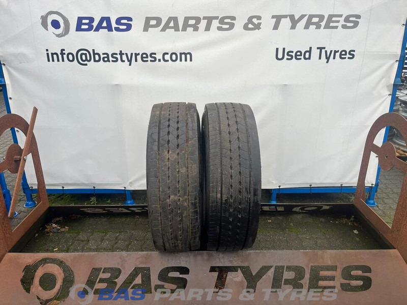 Goodyear Goodyear 315/70R22.5 156/150 M+S 3PMSF gebruikte set - Pneu pour Camion: photos 1 Goodyear Goodyear 315/70R22.5 156/150 M+S 3PMSF gebruikte set - Pneu pour Camion: photos 1