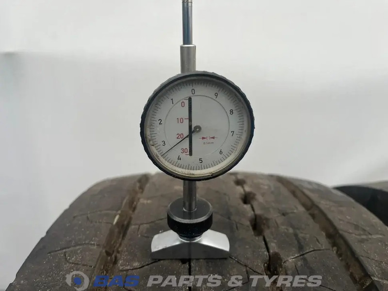 Goodyear Goodyear 315/70R22.5 156/150 M+S 3PMSF gebruikte set - Pneu pour Camion: photos 3 Goodyear Goodyear 315/70R22.5 156/150 M+S 3PMSF gebruikte set - Pneu pour Camion: photos 3