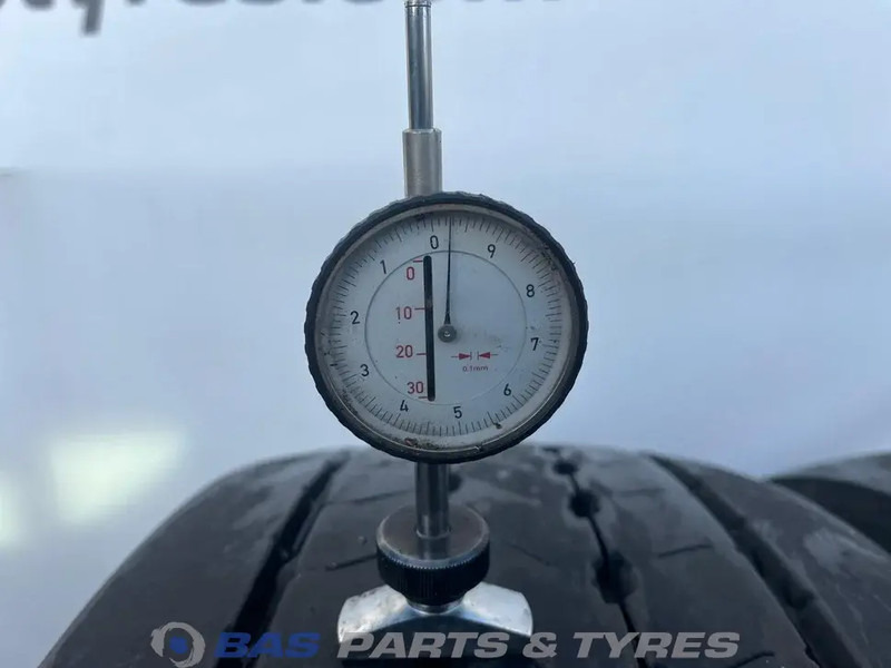 Goodyear Goodyear 315/70R22.5 156/150 M+S 3PMSF gebruikte set - Pneu pour Camion: photos 3 Goodyear Goodyear 315/70R22.5 156/150 M+S 3PMSF gebruikte set - Pneu pour Camion: photos 3