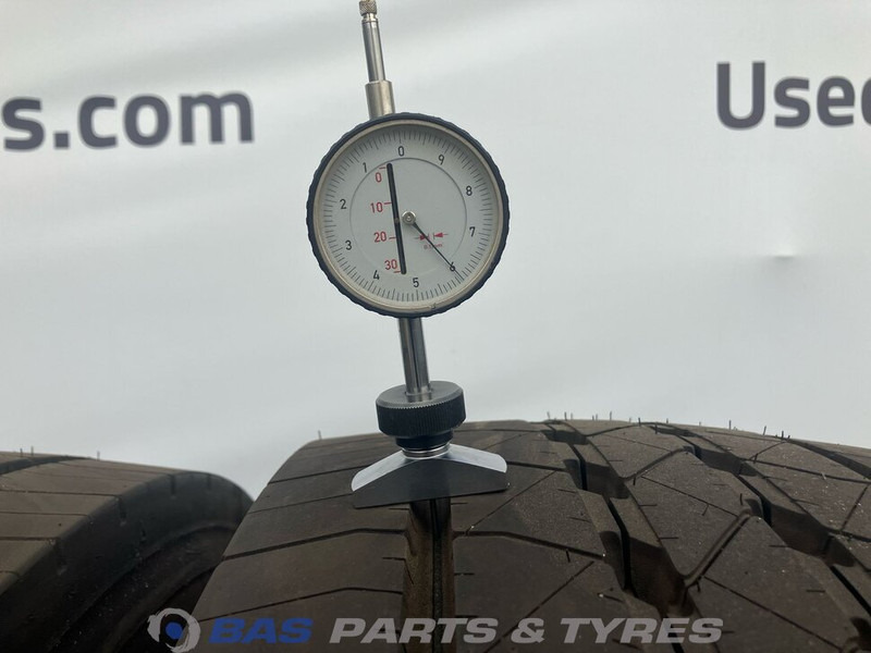 Goodyear Goodyear 315/70R22.5 156/150 M+S 3PMSF gebruikte set - Pneu pour Camion: photos 3 Goodyear Goodyear 315/70R22.5 156/150 M+S 3PMSF gebruikte set - Pneu pour Camion: photos 3