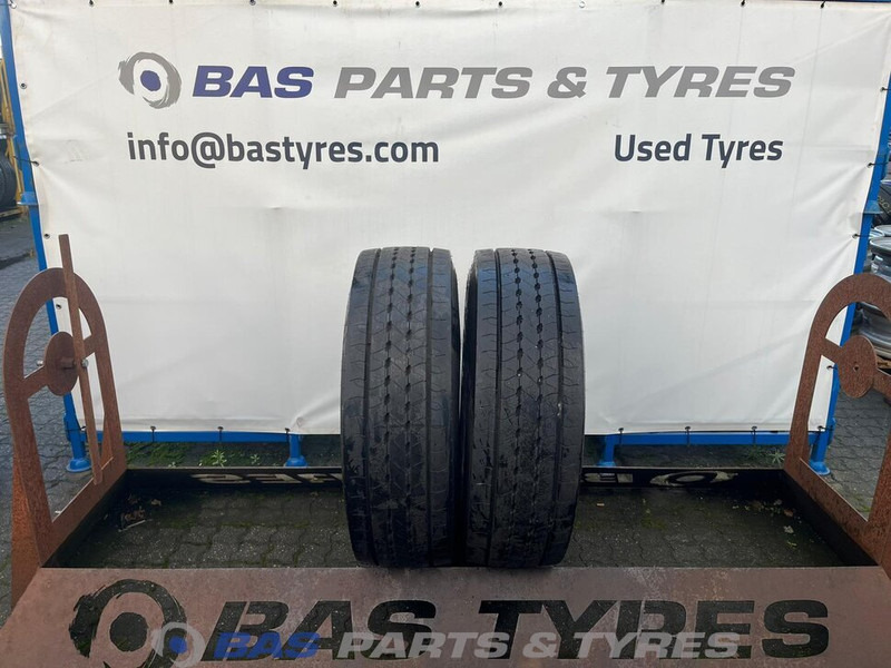 Goodyear Goodyear 315/70R22.5 156/150 M+S 3PMSF gebruikte set - Pneu pour Camion: photos 1 Goodyear Goodyear 315/70R22.5 156/150 M+S 3PMSF gebruikte set - Pneu pour Camion: photos 1