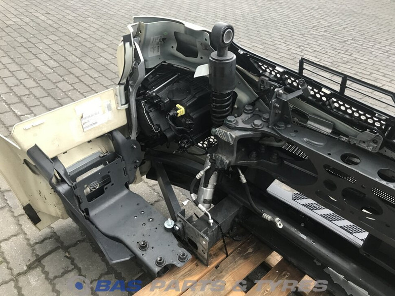 Mercedes-Benz Actros MP4 Bumper Mercedes A 960 310 23 22 - Pare-chocs pour Camion: photos 4 Mercedes-Benz Actros MP4 Bumper Mercedes A 960 310 23 22 - Pare-chocs pour Camion: photos 4
