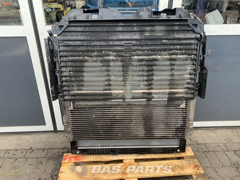 Mercedes-Benz Actros MP4 - Radiateur pour Camion: photos 2 Mercedes-Benz Actros MP4 - Radiateur pour Camion: photos 2