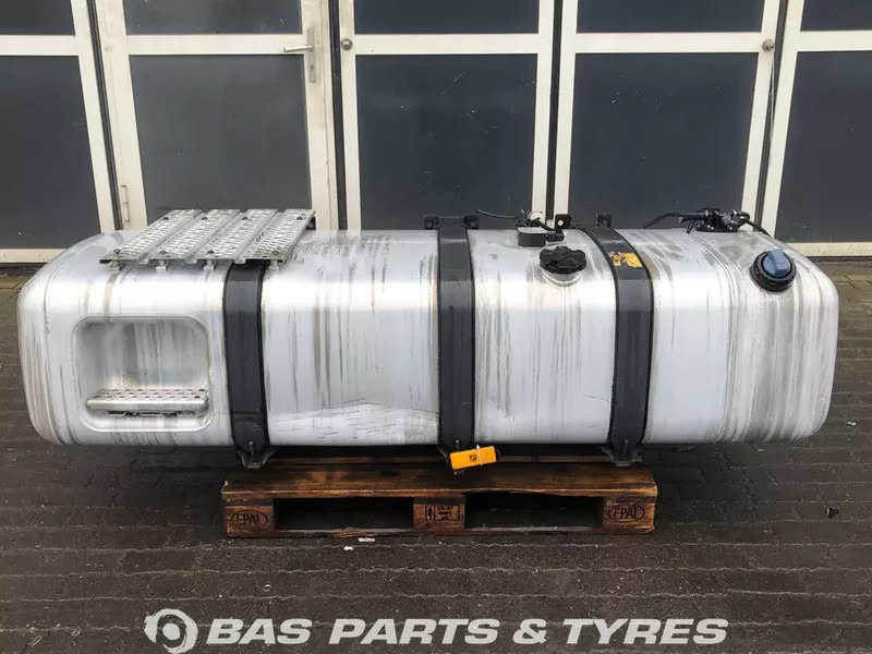 Mercedes-Benz - Réservoir de carburant pour Camion: photos 1 Mercedes-Benz - Réservoir de carburant pour Camion: photos 1