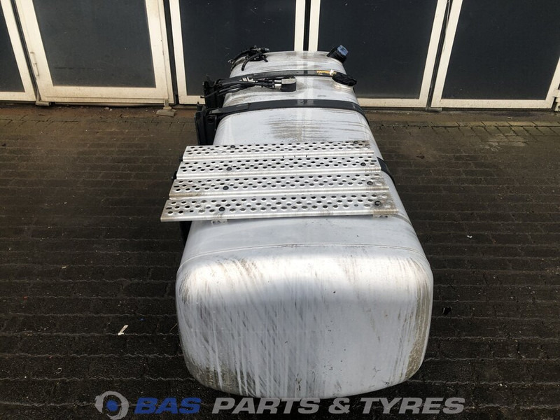 Mercedes-Benz - Réservoir de carburant pour Camion: photos 4 Mercedes-Benz - Réservoir de carburant pour Camion: photos 4