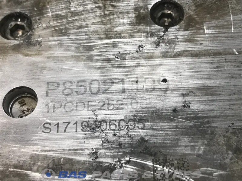 Volvo AdBlue pomp Volvo 21679299 - Pièces de rechange pour Camion: photos 5 Volvo AdBlue pomp Volvo 21679299 - Pièces de rechange pour Camion: photos 5